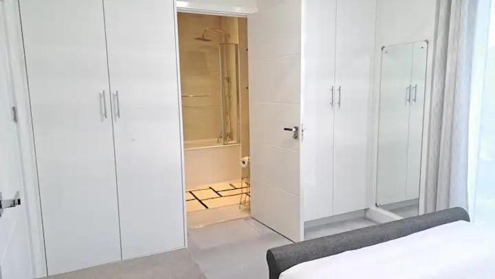 Cozy Double Room With Large En Suite Near Canary Wharf London With Amazing Views In A Shared Apartment Exterior foto